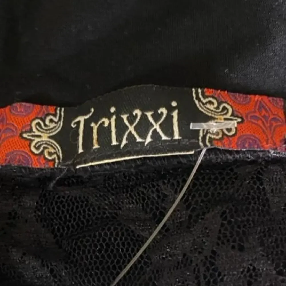 Trixxi black lace